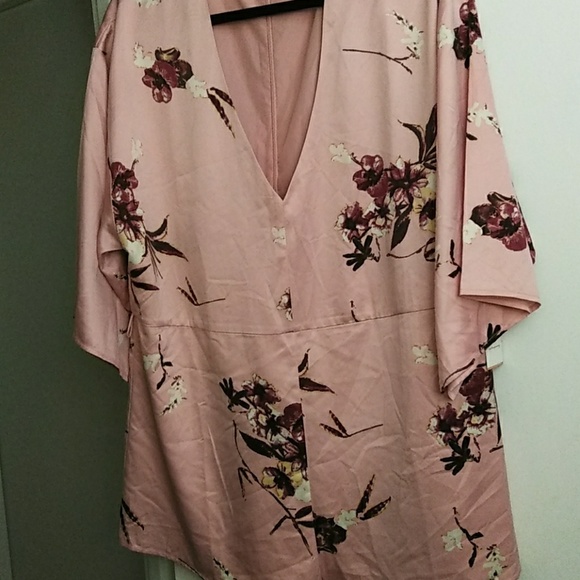 Blush Floral Romper - Picture 2 of 3